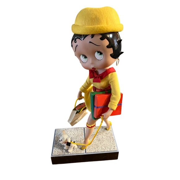 Betty Boop Figurine With Christmas Gifts & Dog On Base - Picture 1 of 3